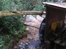 Foto que mostra roda dgua para gerar energia eltrica na Comunidade de Remanescentes de de Quilombos Areia Branca, municpio de Bocaiva do Sul - PR. <br /><br /> Foto: Clemilda Santiago Neto